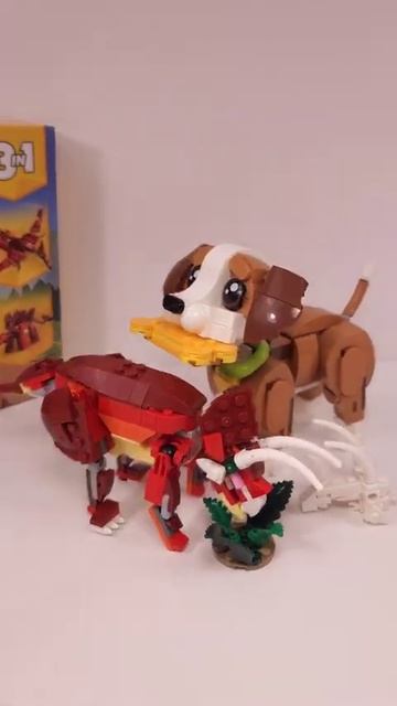 LEGO Creator Трицератопс Ужасный (31379) против Игривого щенка (31382)