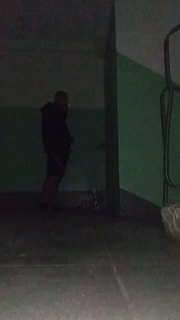 Начал в подъезде