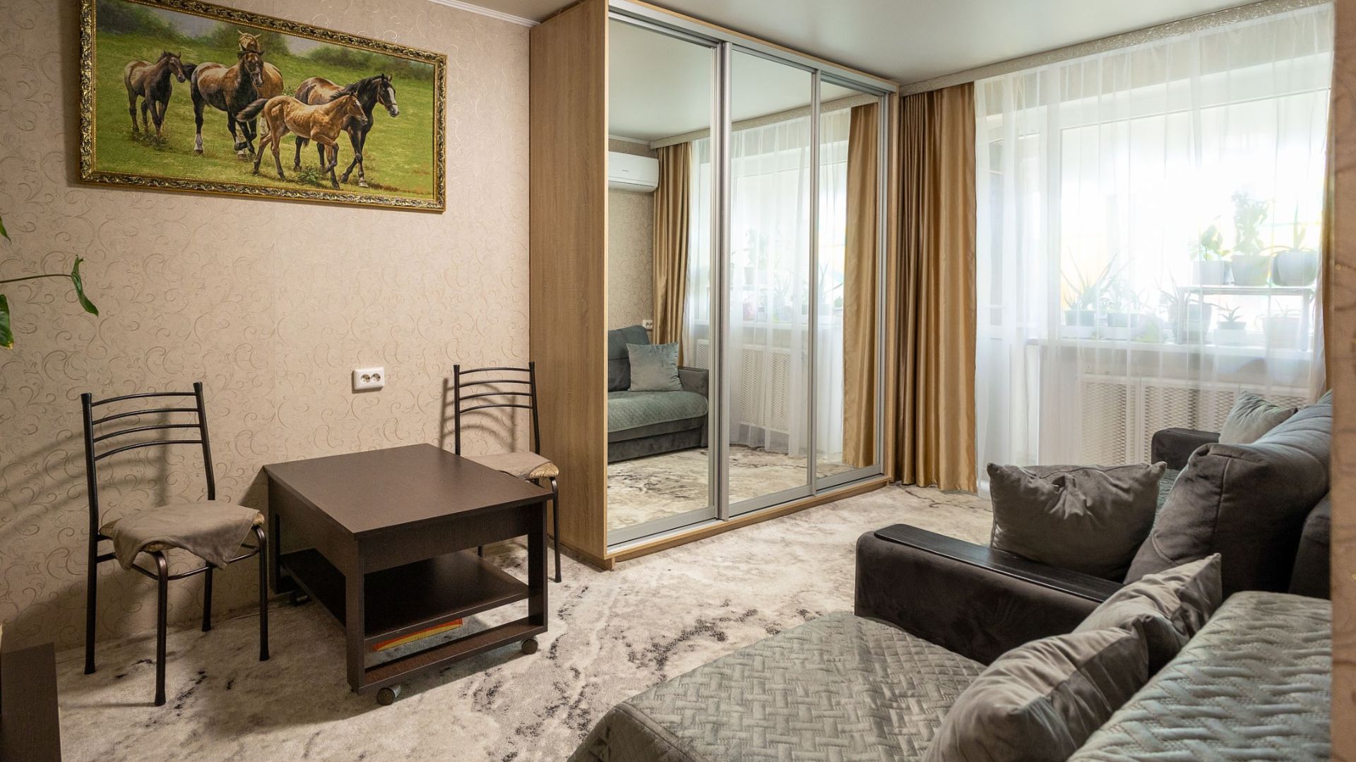 Краснодар, Пашковский ж/м. 2-к. кв. - 45 м2, с ремонтом и мебелью. Можно сразу заезжать!
