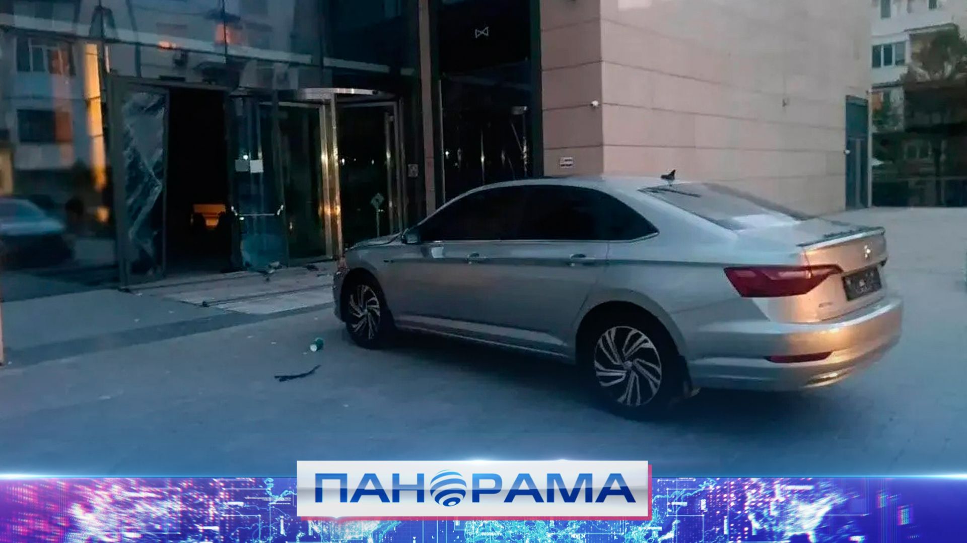 ⚡️ Разборки с разгону: нетрезвый мужчина попытался заехать в один из бизнес-центров Донецка