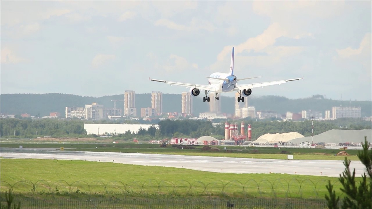 Touch And Go.Посадка с касанием и уходом. Airbus A319-112/VQ-BTY/ Ural Airlines.
