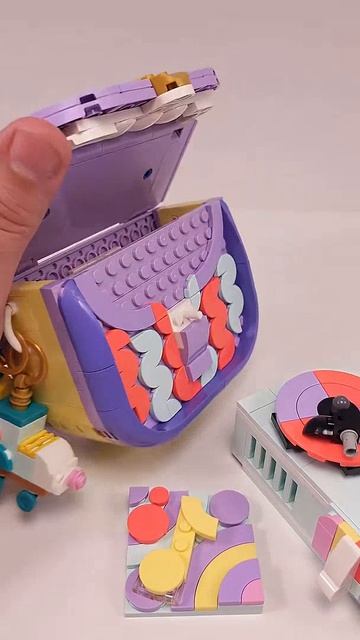LEGO Creator Проигрыватель виниловых пластинок (31392) против Сумки для хранения в стиле арт-фэшн (3