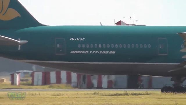 Boeing 777-2Q8(ER) VN-A147 (Vietnam Airlines) Landing, Taxiing At Domodedovo 24.07.12