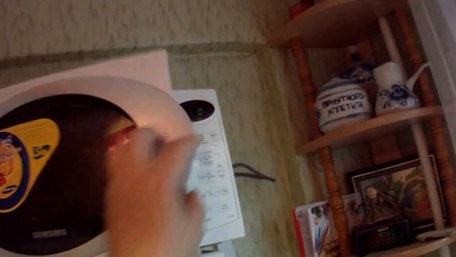 Горячий салат из морского коктейля в микроволновке