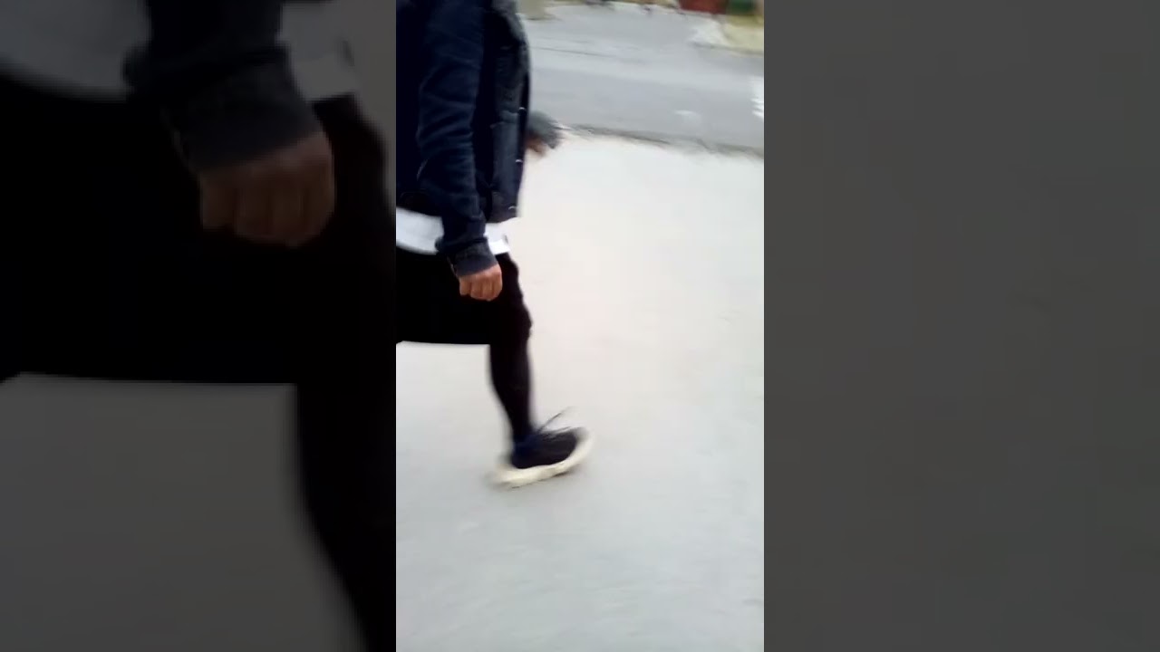 пьяная девушка докапывается до детей
