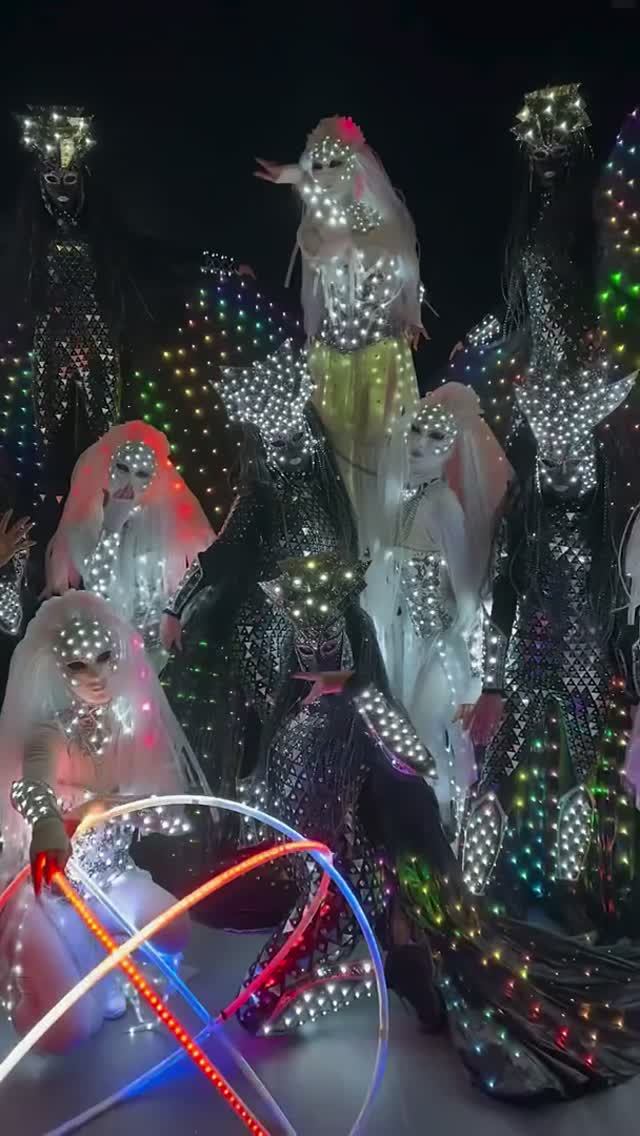 Артисты и ходулисты
