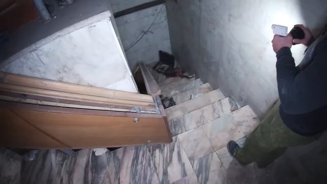 Проникли в заброшенное банковское хранилищеПочему этот банк закрыт?