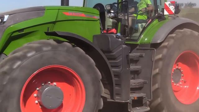 Тракторные гонки: лучшие моменты заездов по бездорожью
