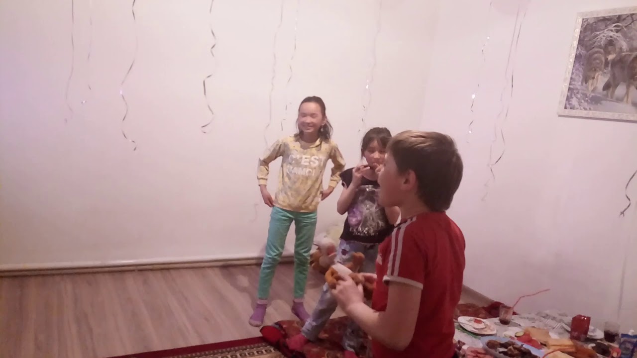 Девочки и падать