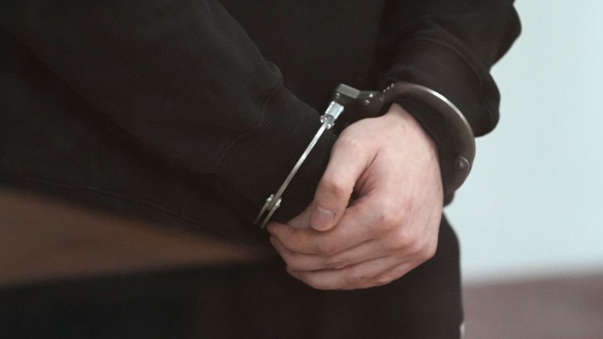Лидера банды вымогателей денег и имущества участников СВО задержали на Урале