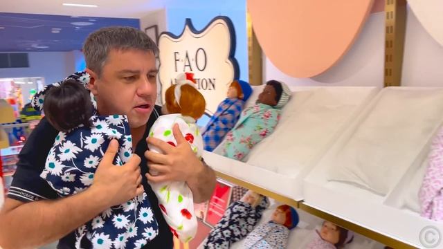 Настя идёт на день рождения подруги Эвелины
