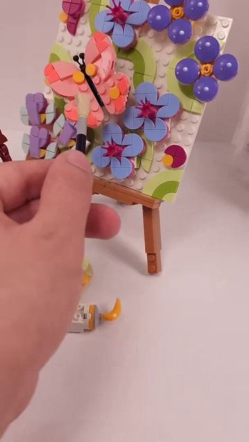 LEGO Creator Вендиго криптид MOC 31379 против цветочной живописи 31390