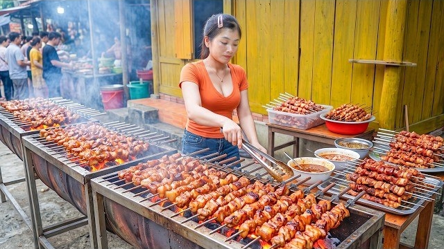 Очень вкусные шашлыки из маринованной свинины жарю на гриле и продаю на деревенском рынке. Нхат