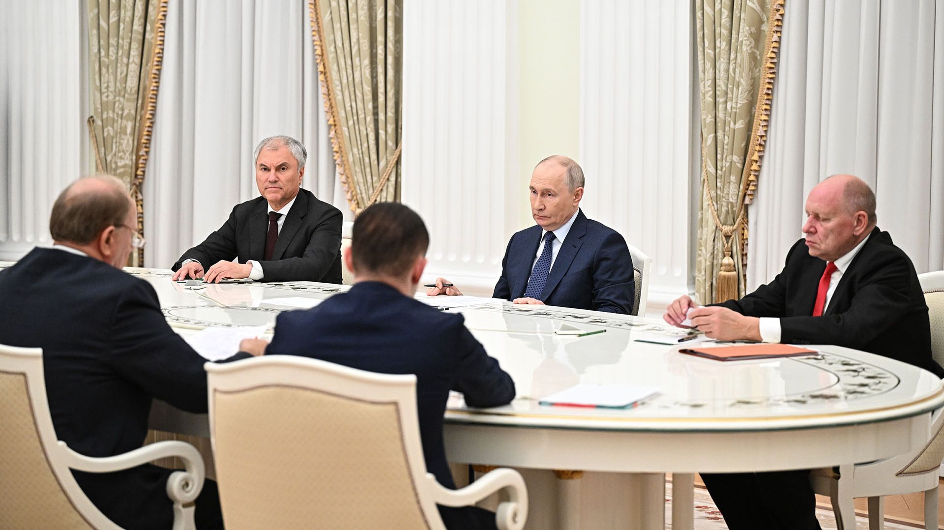 Встреча с руководством политических партий