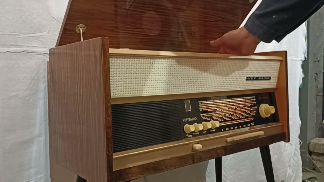 Радиола VEF Radio 50 лет октября - проигрыватель