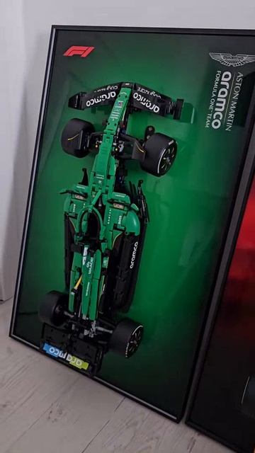 iCUANUTY Display Wallboard для Aston Martin AMR25 42240 vs McLaren MCL39 42228
