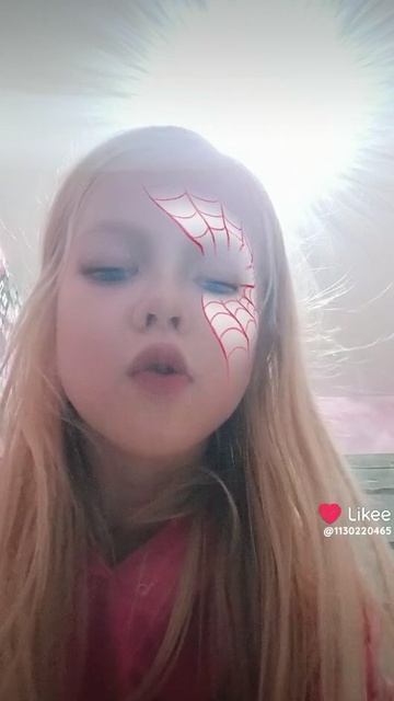 Аришок играет