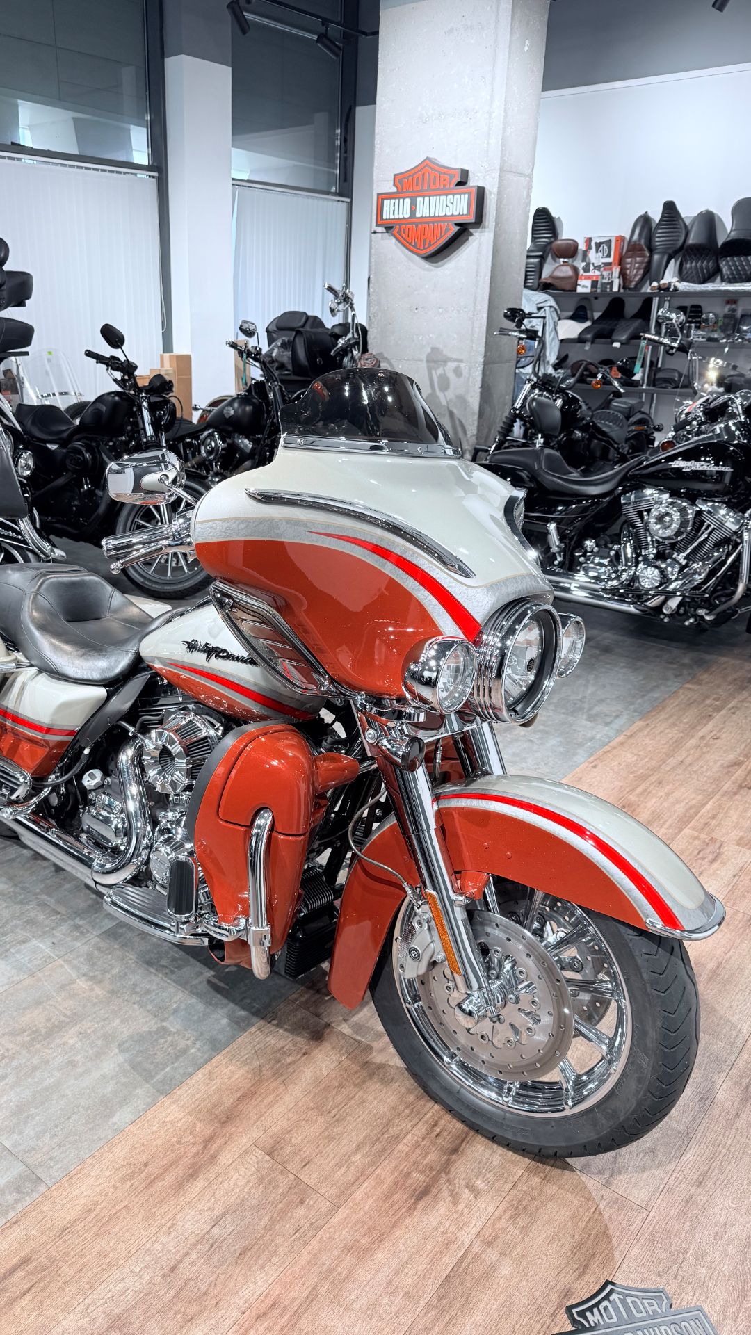 2009 HD CVO Street Glide 96 ABS Autumn Haze Orange 83K (VIN 5HD***3711)