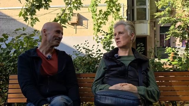 Вика на лавочке раскрывает секреты о любви