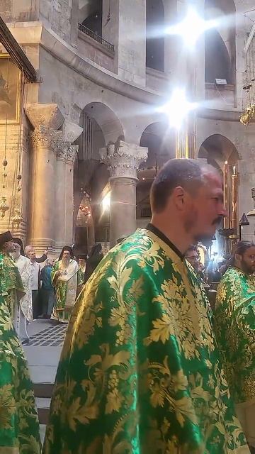 Патриарший Крестный ход - Патриарх Иерусалимский несёт Крест на голове - Крестовоздвижение