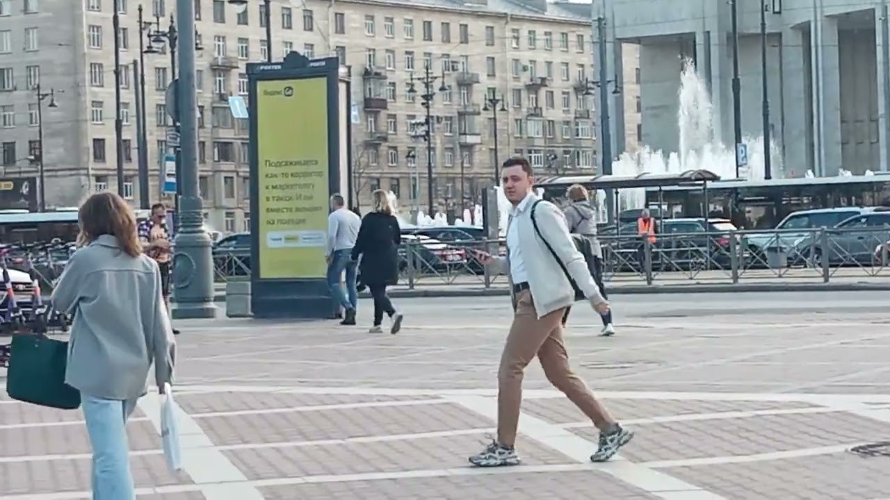 музыка звучит из стеклянных изделий
