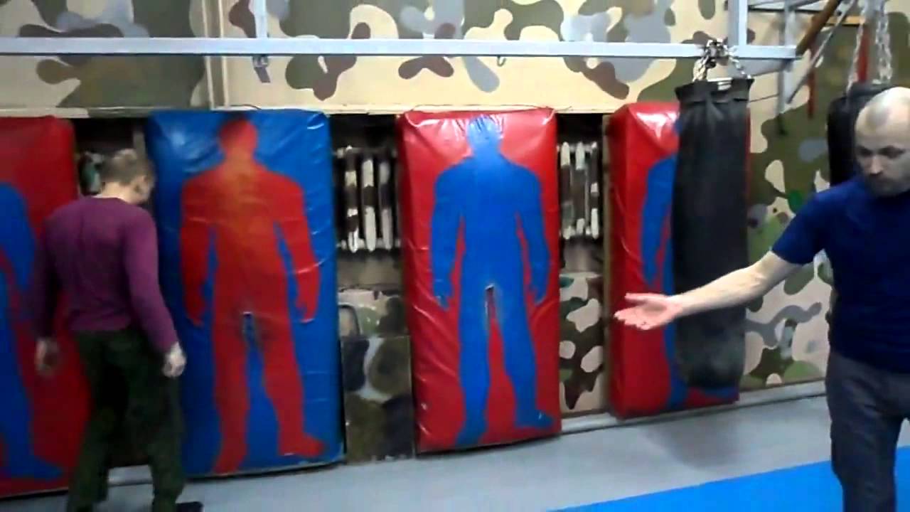 Толчок в плечо