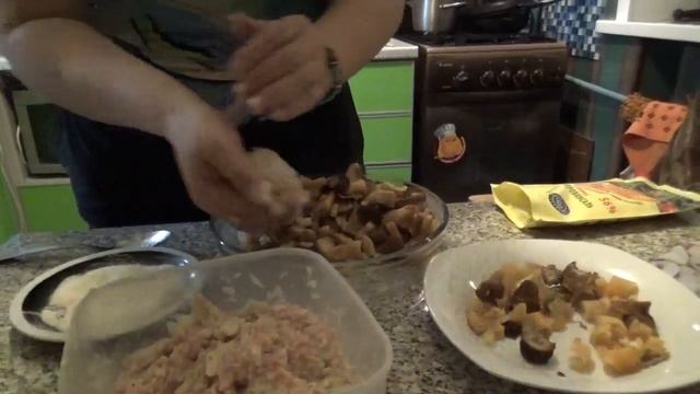 Куриные тефтели с грибами в духовке
