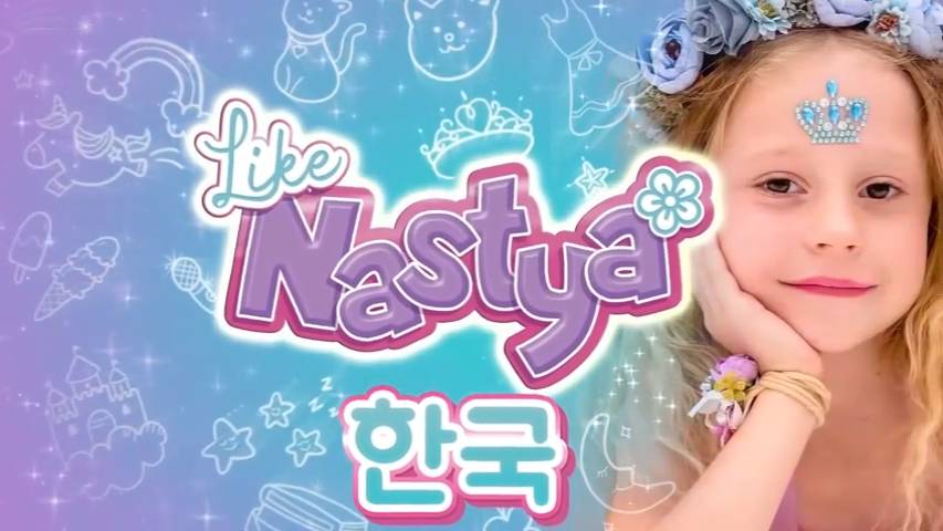 Настя прыгает на новом батуте! Активные игры для детей на улице