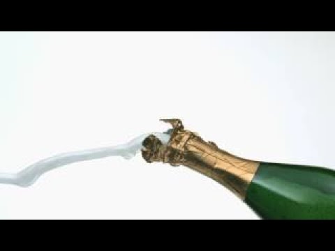 Веселая бутылка шампанского футаж