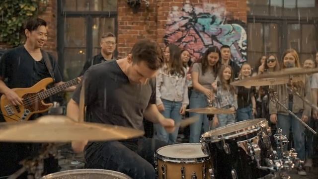 Пой_со_мной___Энергия_и_вайбы_города_в_новом_музыкальном_клипе.mp4