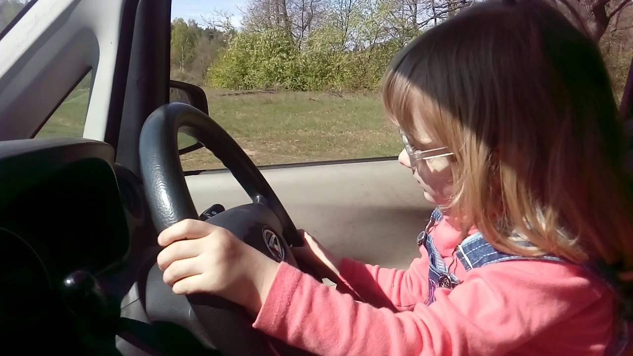 Young Blonde Super Driver/Юная блондинка супер водитель