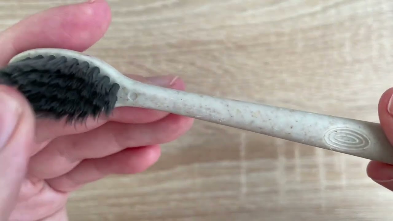 ASMR: стук ногтей по косметическим средствам