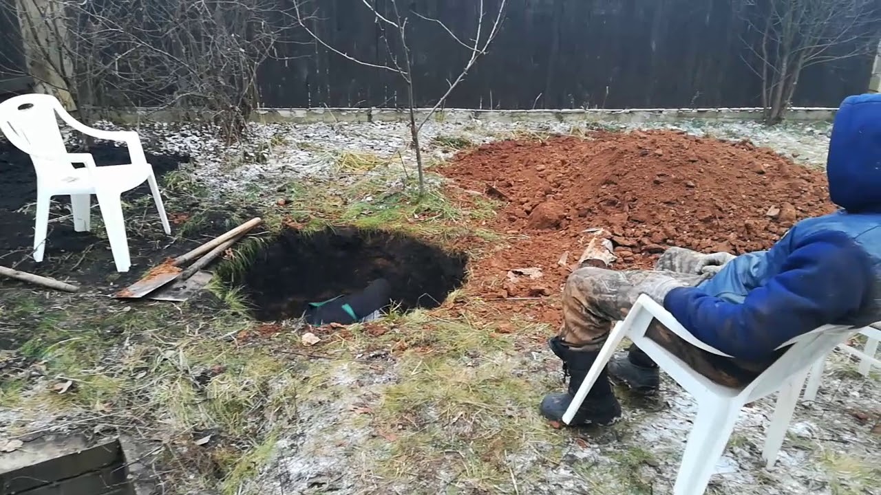 Один работает, трое смотрят. Колодец в Черноозерском кардоне