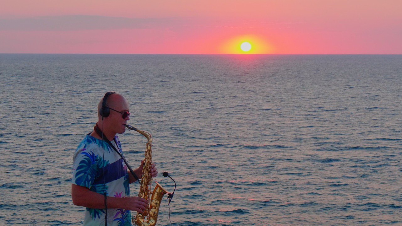 Syntheticsax - Echo Of A Sunset Love (Stunning Beautiful Sunset And Saxophone By The Sea)