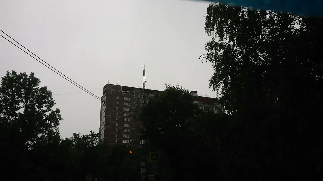 Мощный раскат грома, Москва, 8 июня 2021.