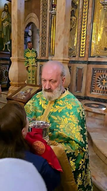 Причастие. Патриаршая Литургия на Воздвижение Животворящего Креста Господня. Иерусалим