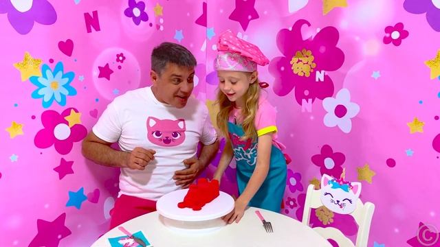 Настя учит папу творческим способам! Игра в кафе