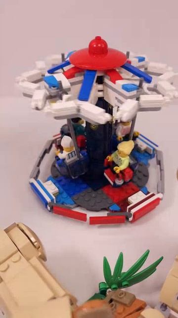 LEGO Creator Карусель (31389) против Львята (31386)