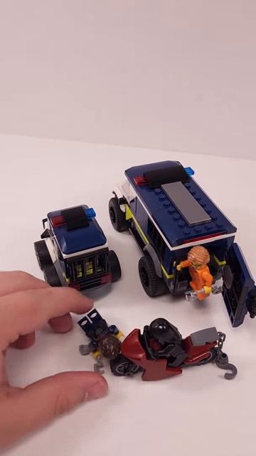 LEGO City Фургон для перевозки заключённых (60479) против Полицейского грузовика (60481)