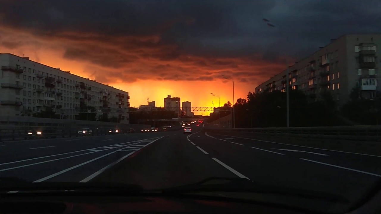 Дорога в ад или атомный закат. В общем красивый закат получился. Солнце светит сквозь дождь