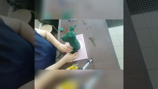 Как сделать игрушку из цветов. Ёжик.