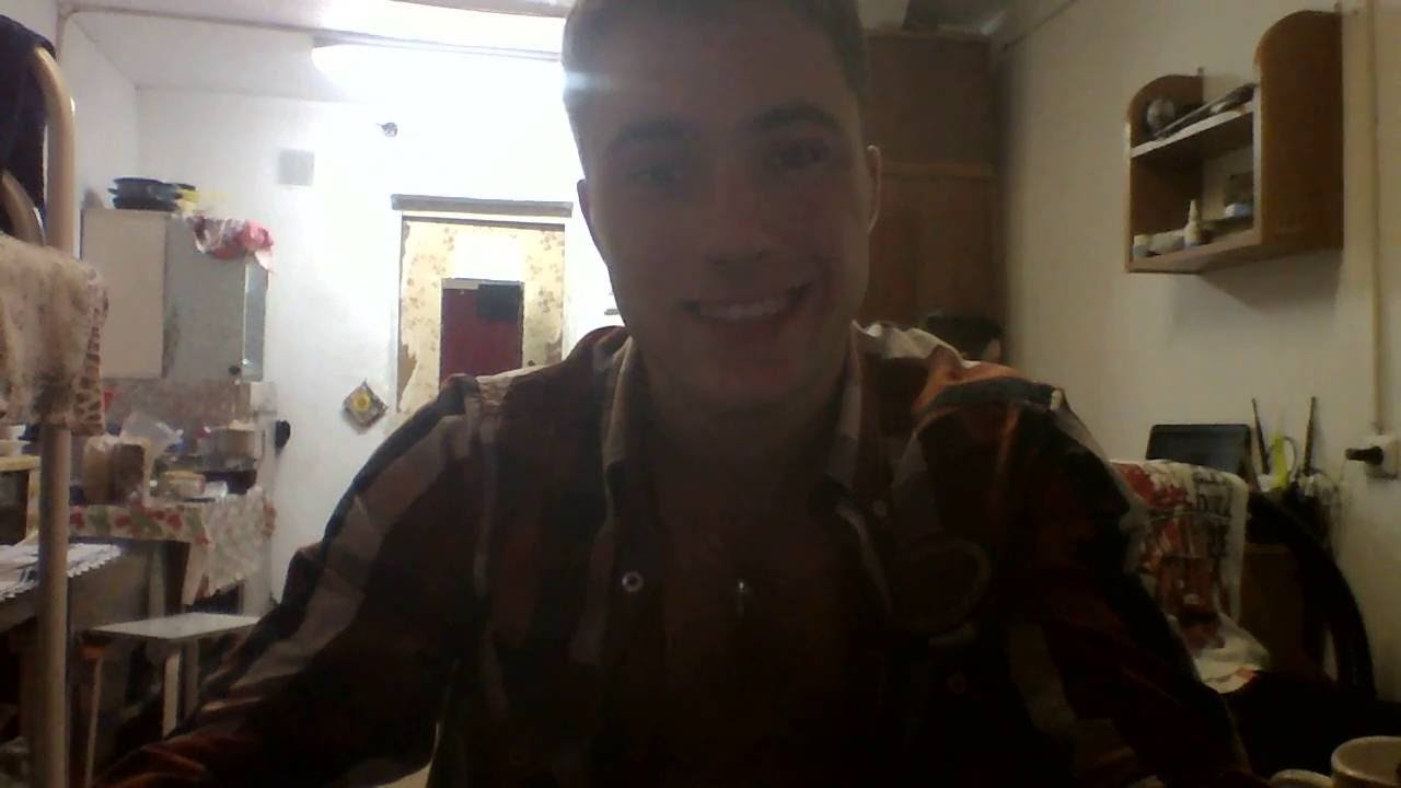 подмигнул)