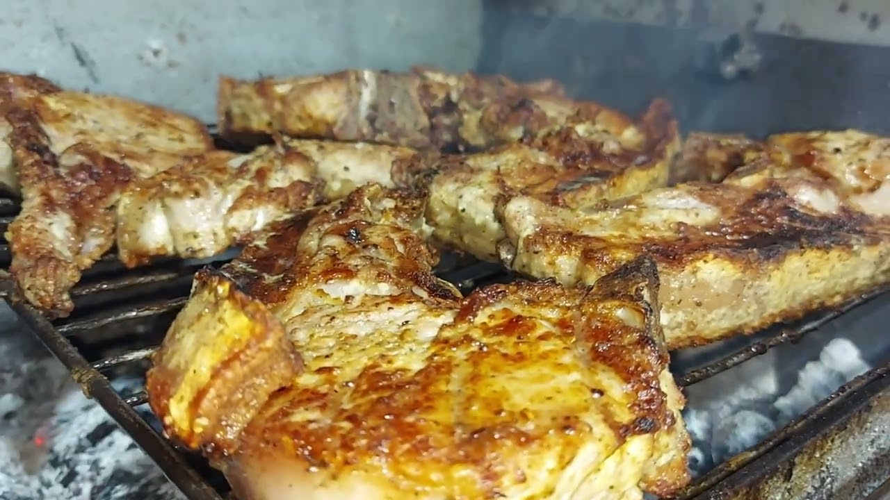 Звуки готовящегося мяса на мангале. ммм