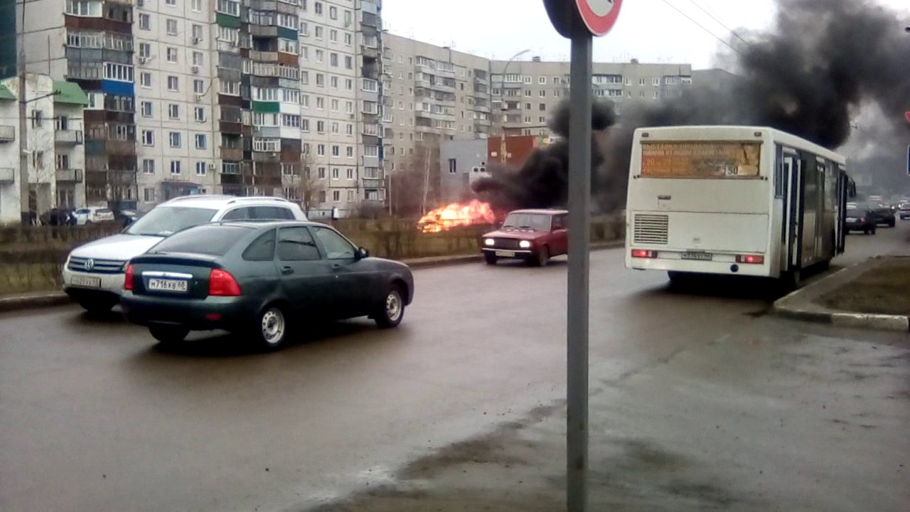 В тамбове на мжк сгарела ауди сгорела полностью вадитель был пьянударил ваз 2109 т