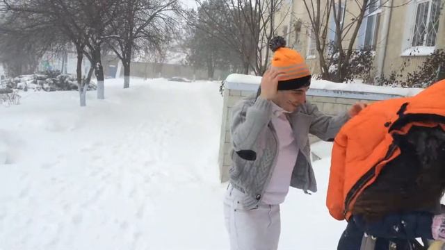 Зайчик и снег