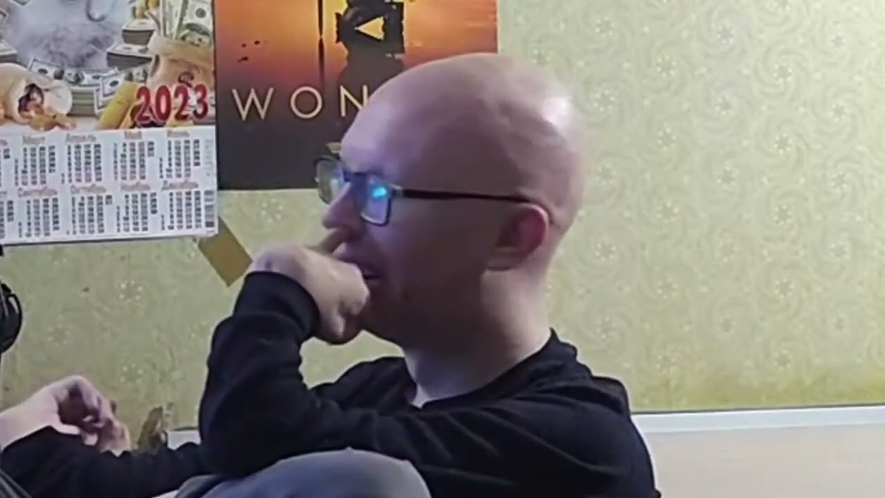 Пятк кушает козявки и рыгает