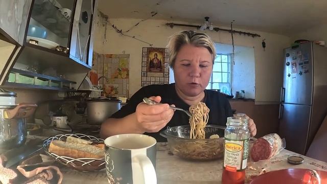 КУПИЛИ КУРОЧКАМ ЛЕКАРСТВО ..