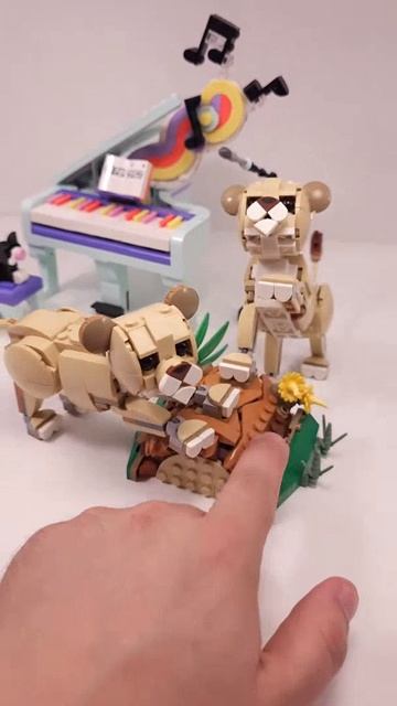 LEGO Creator Львята 31386 против музыкального декора Пианино с кошкой 31392