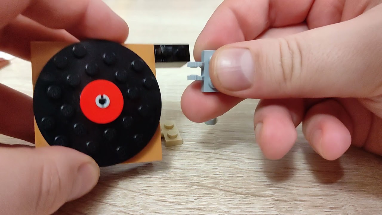 Граммофон из Lego