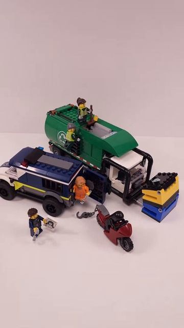 LEGO City Полицейский фургон для перевозки заключённых (60479) против мусоровоза (60495)